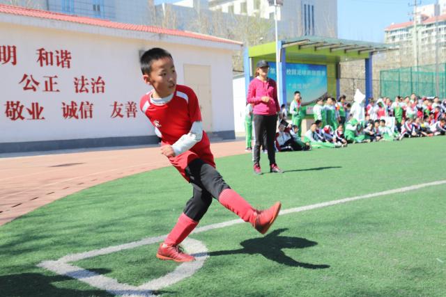 中超退役球员：李铁业务能力强 我不吃海参