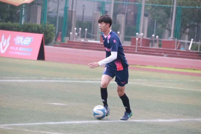 沃特斯35+7胡明轩27分广东胜上海 王哲林30+13